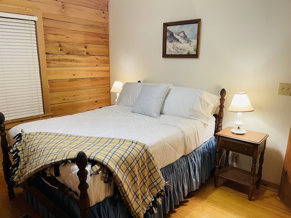 Log Cabin lake views/beach/ river/ pets. Rutherford County Vrbo