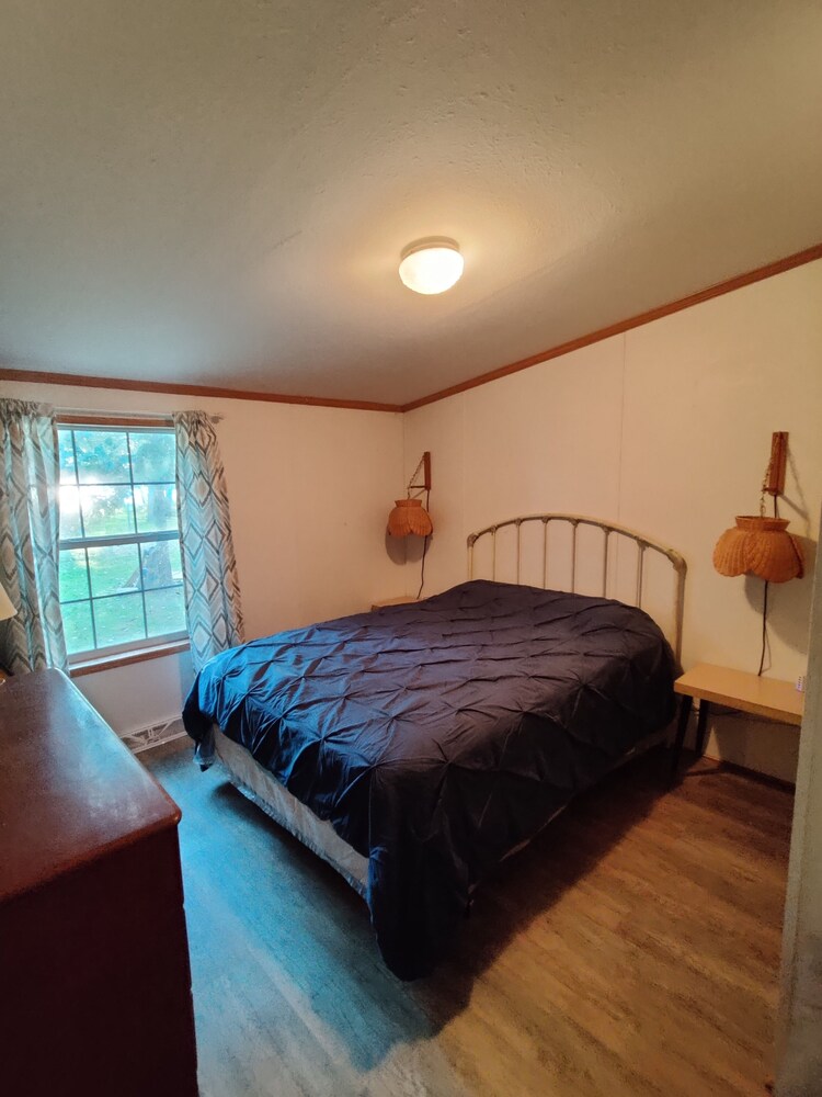 2 CABINS, PRIVATE LAUNCH, 3 ACRE & 270° SHORELINE