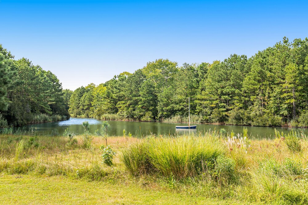 Bethany Bay Dog-Friendly Getaway w/ Free WiFi, Shared Pool, & Sports Courts