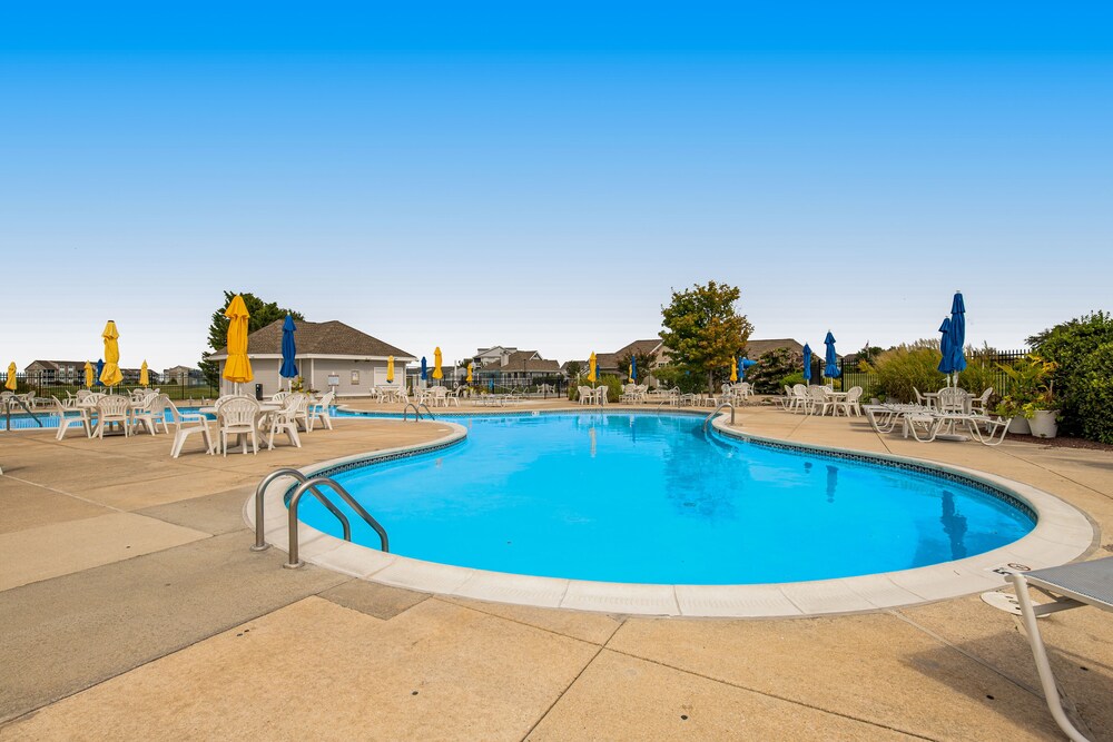Bethany Bay Dog-Friendly Getaway w/ Free WiFi, Shared Pool, & Sports Courts