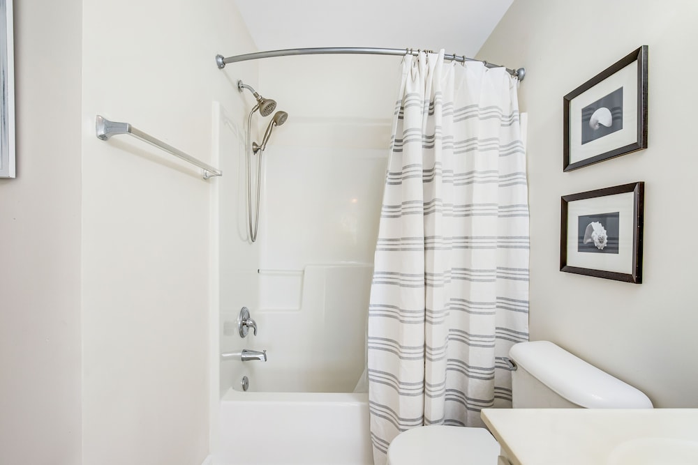 Bethany Bay Dog-Friendly Getaway w/ Free WiFi, Shared Pool, & Sports Courts