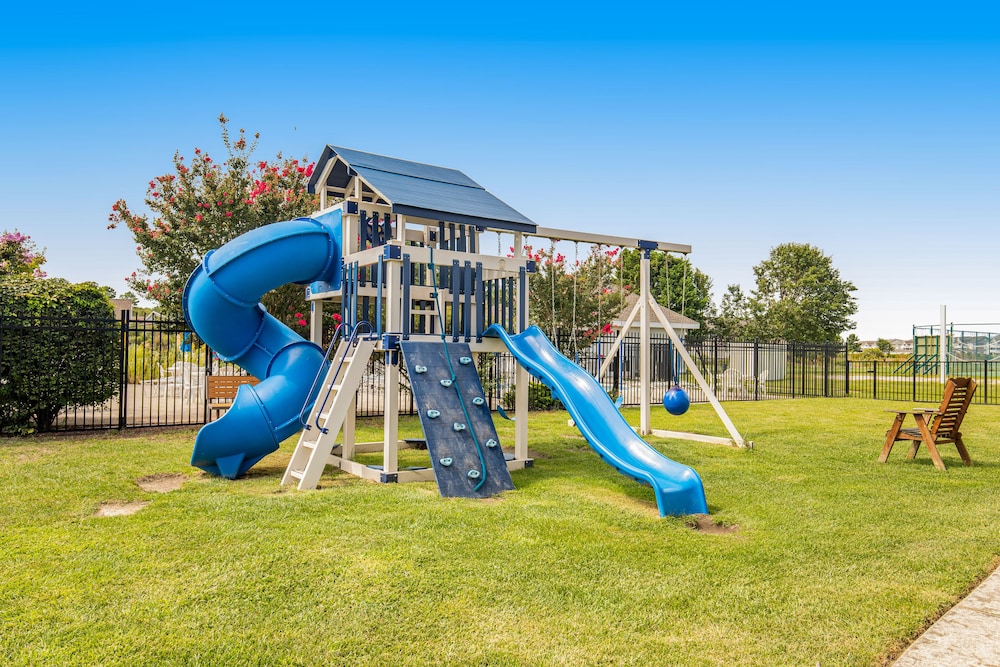 Bethany Bay Dog-Friendly Getaway w/ Free WiFi, Shared Pool, & Sports Courts