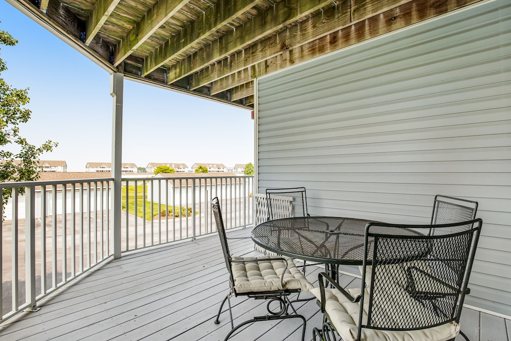 Bethany Bay Dog-Friendly Getaway w/ Free WiFi, Shared Pool, & Sports Courts