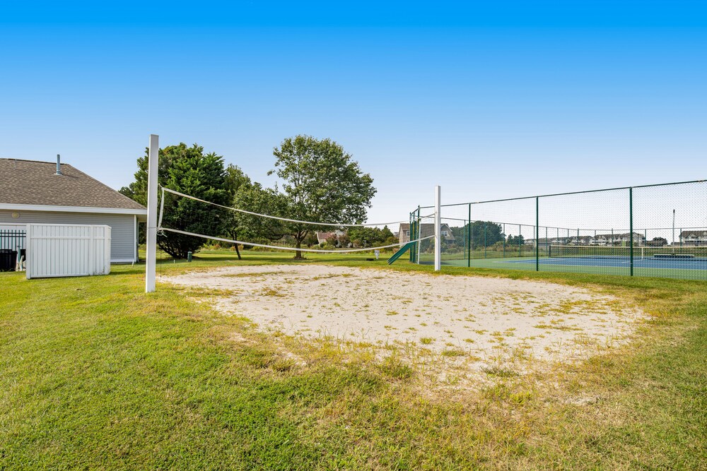 Bethany Bay Dog-Friendly Getaway w/ Free WiFi, Shared Pool, & Sports Courts