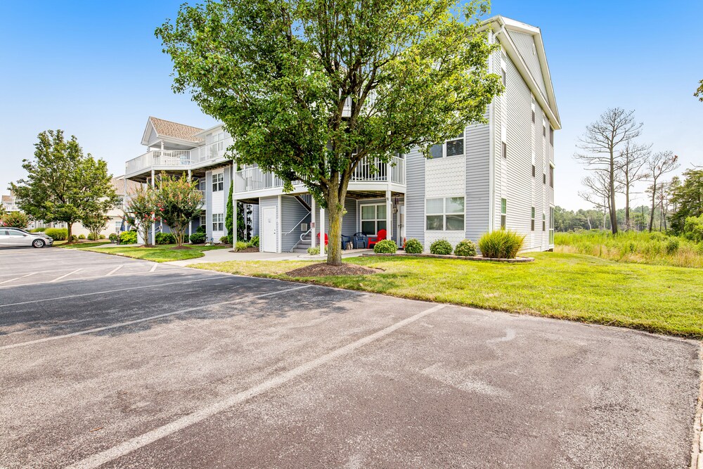 Bethany Bay Dog-Friendly Getaway w/ Free WiFi, Shared Pool, & Sports Courts