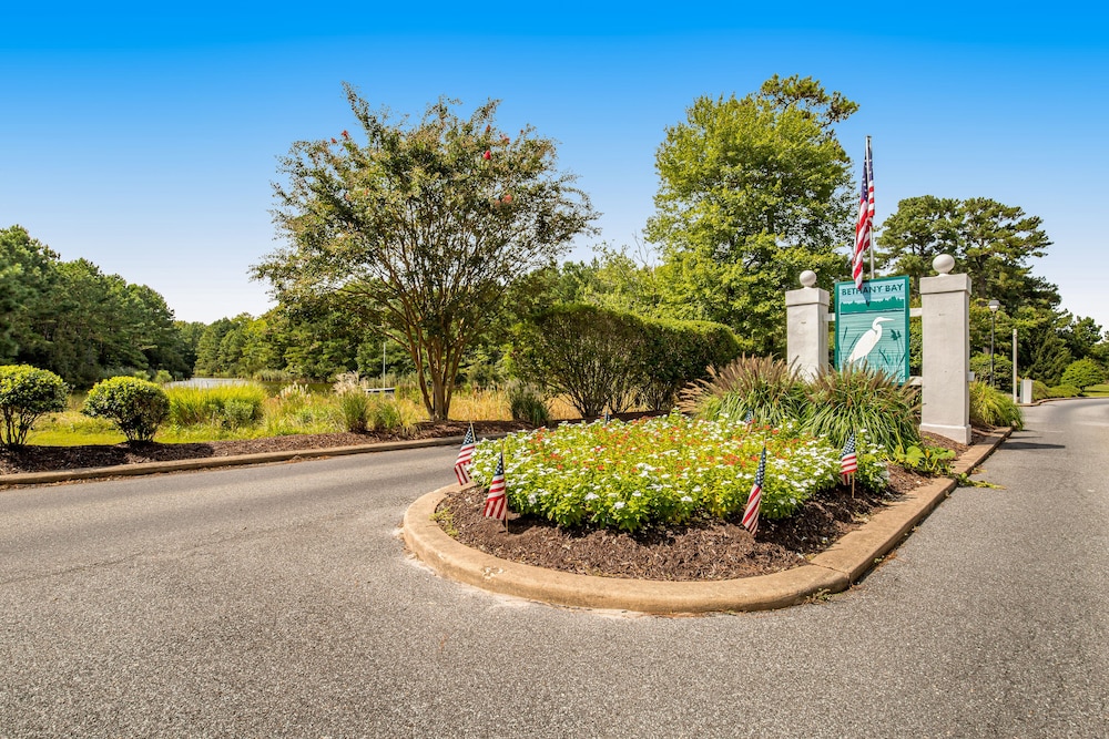 Bethany Bay Dog-Friendly Getaway w/ Free WiFi, Shared Pool, & Sports Courts