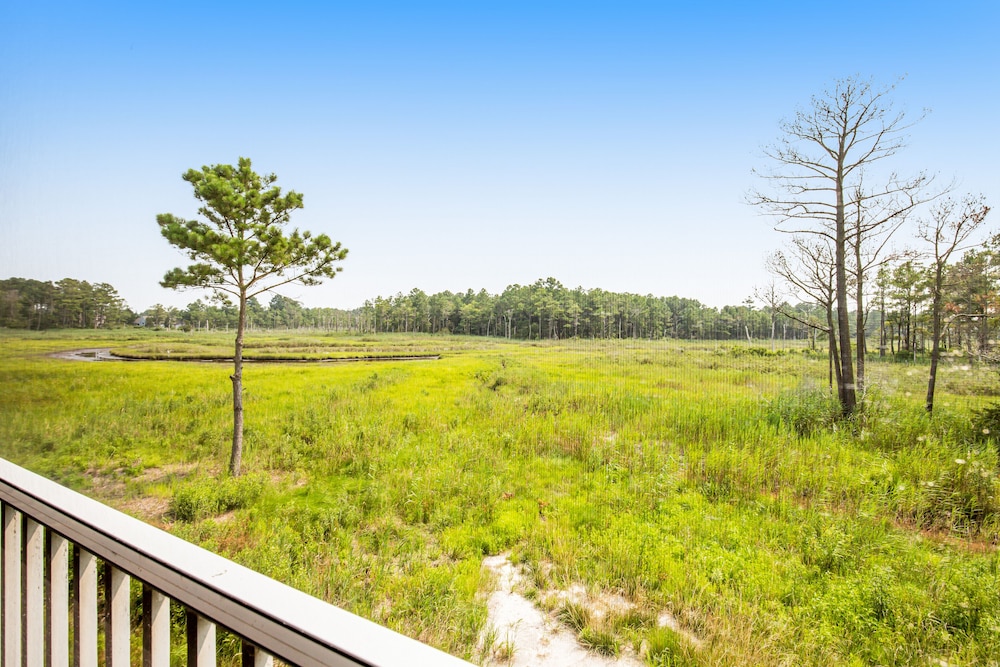 Bethany Bay Dog-Friendly Getaway w/ Free WiFi, Shared Pool, & Sports Courts