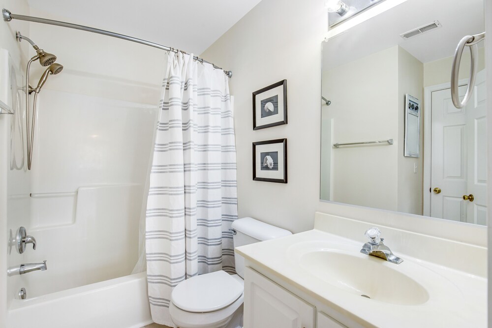 Bethany Bay Dog-Friendly Getaway w/ Free WiFi, Shared Pool, & Sports Courts