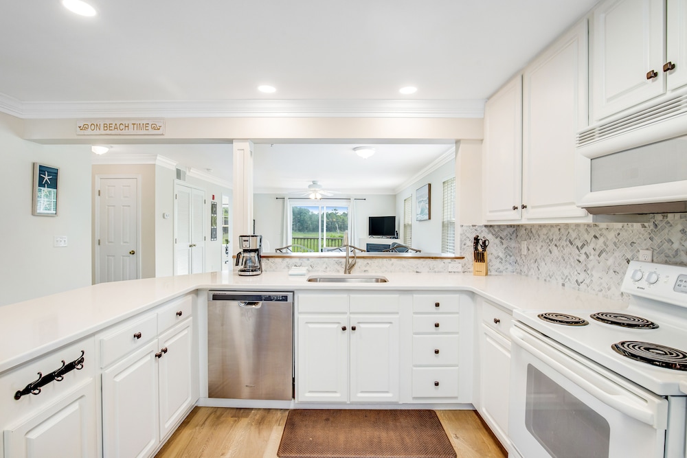 Bethany Bay Dog-Friendly Getaway w/ Free WiFi, Shared Pool, & Sports Courts