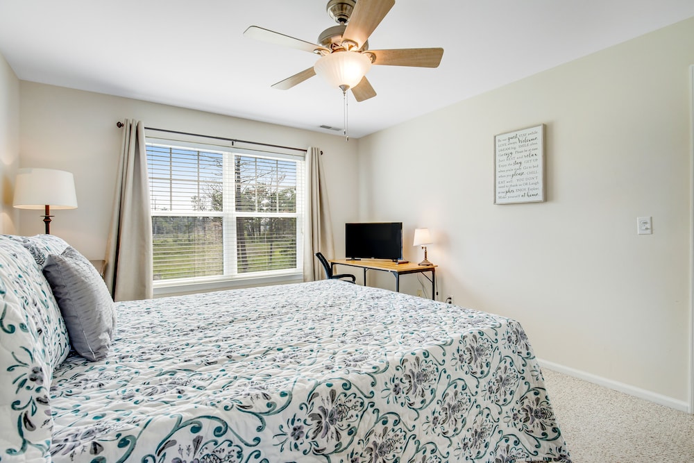 Bethany Bay Dog-Friendly Getaway w/ Free WiFi, Shared Pool, & Sports Courts