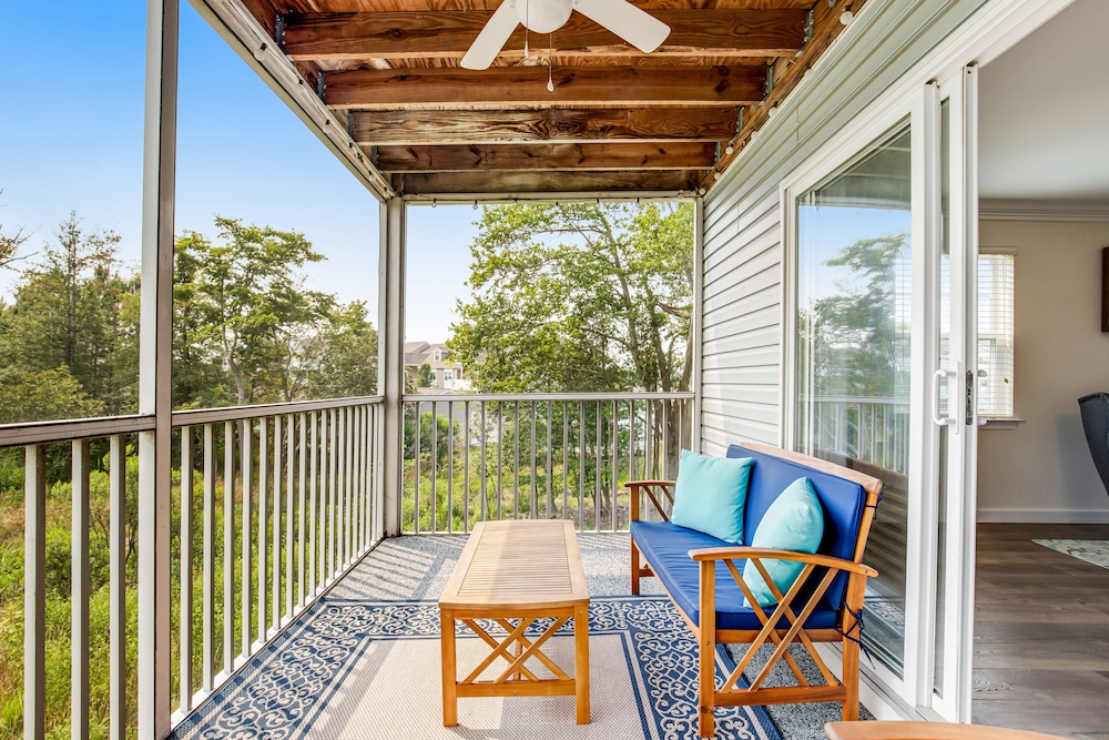 Bethany Bay Dog-Friendly Getaway w/ Free WiFi, Shared Pool, & Sports Courts