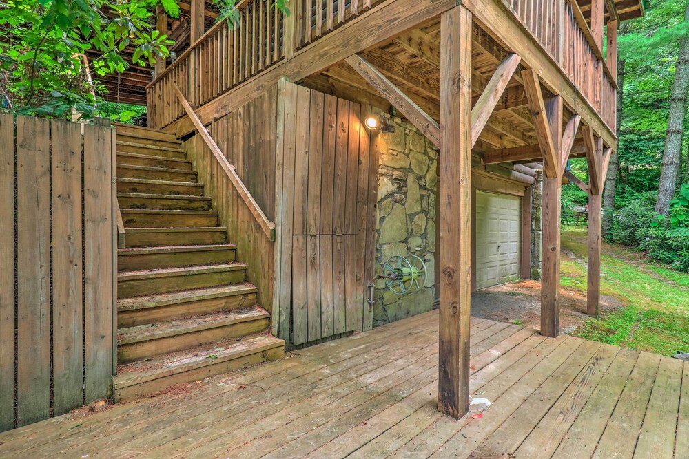 Chic Maggie Valley Cabin w/ Deck & Private Hot Tub