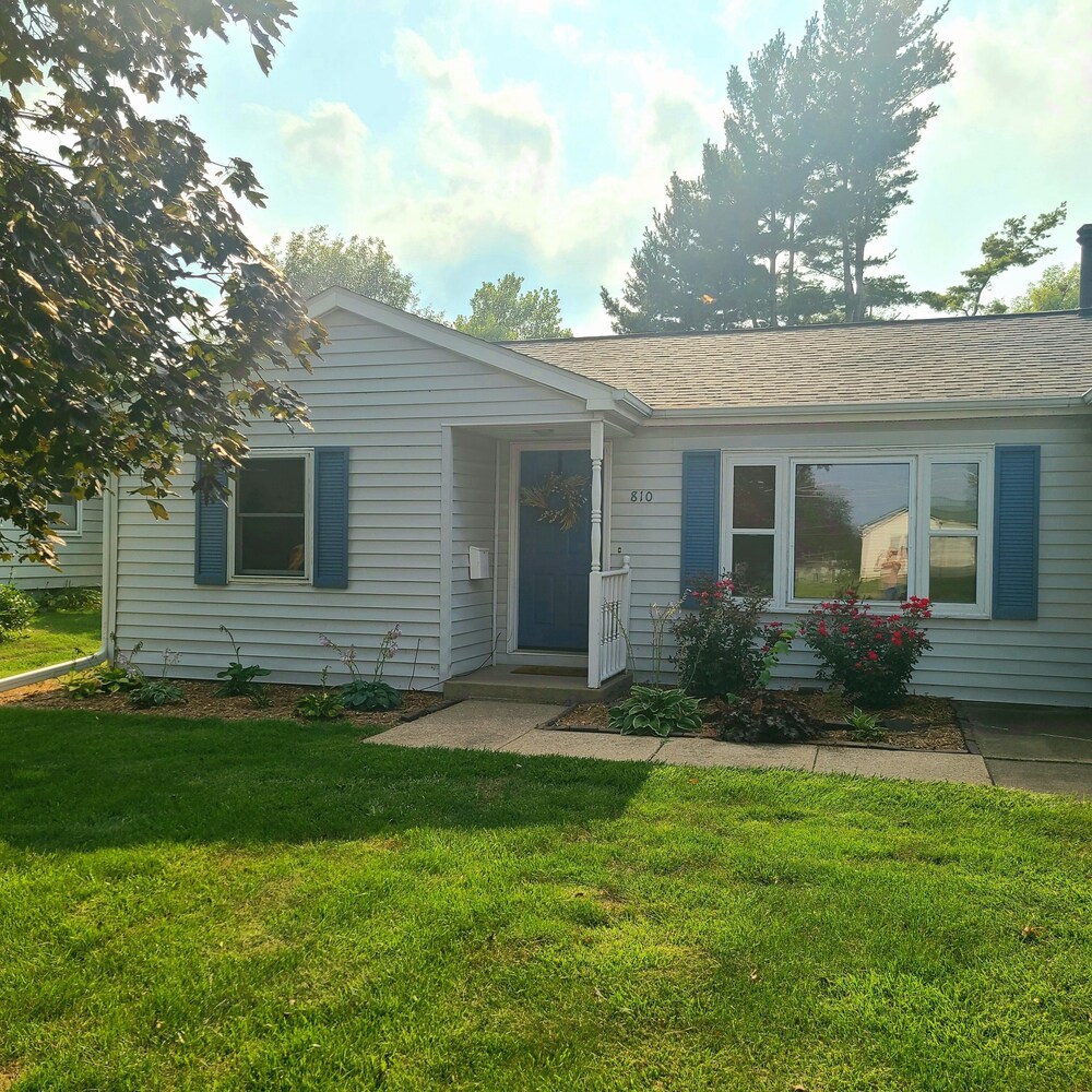 Simple 2bedroom, single level home in Marion County, Iowa! in