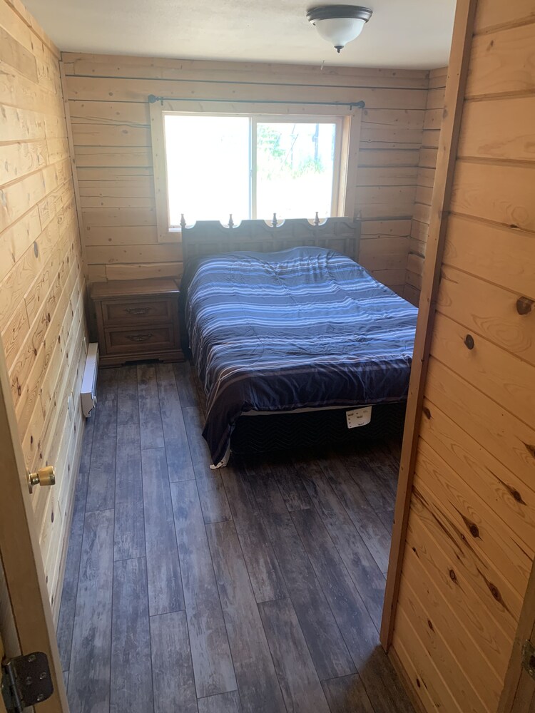 Private cabin bordering national forest Elliston Vrbo