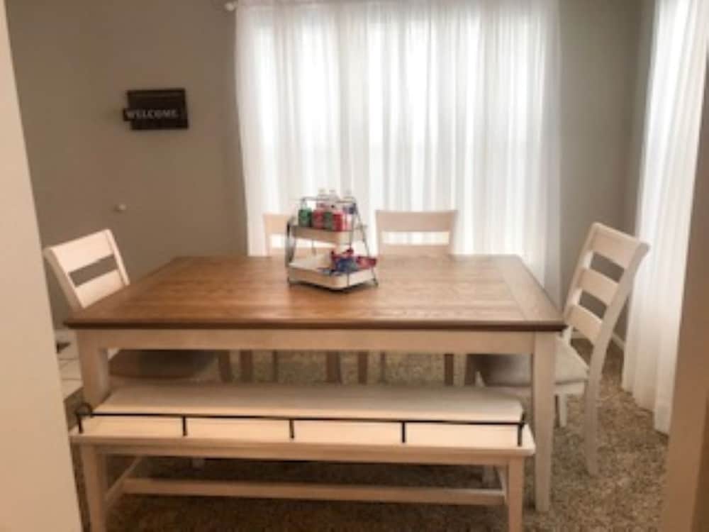 Lovely Water Side Condo! 😊