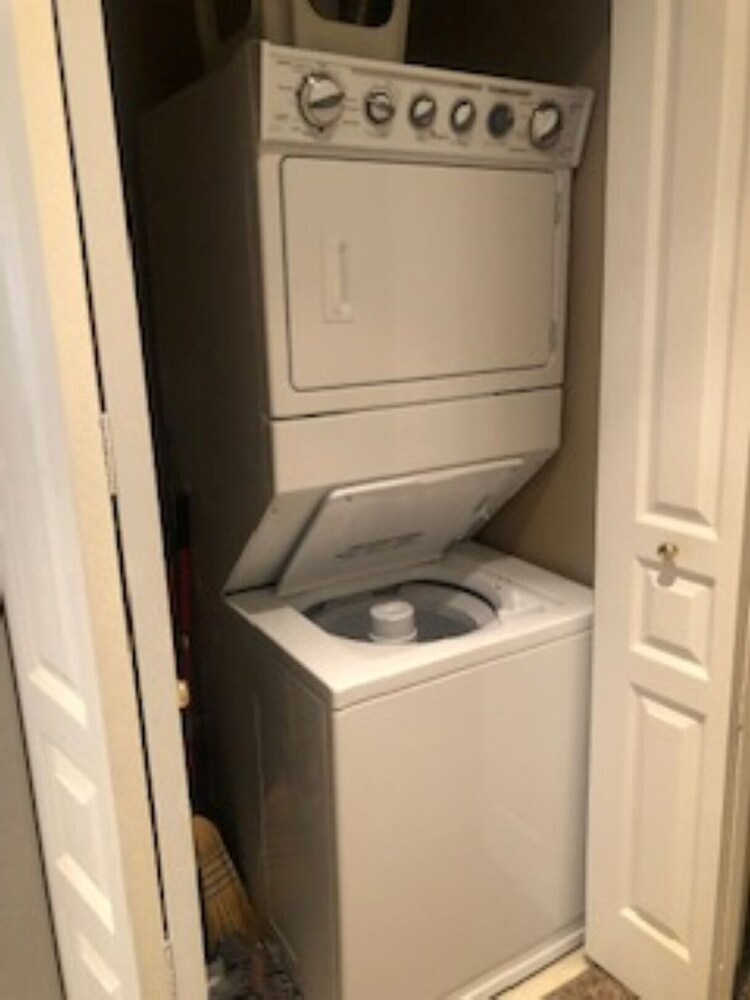 Lovely Water Side Condo! 😊