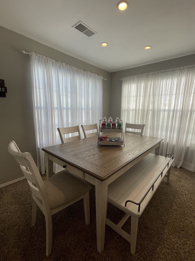 Lovely Water Side Condo! 😊