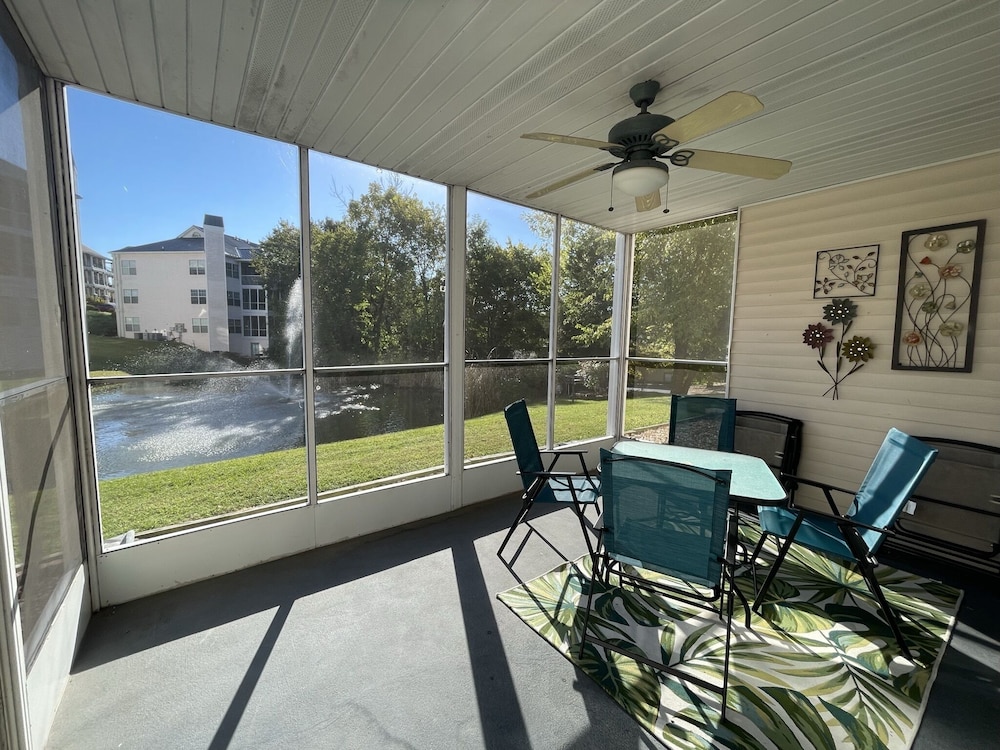 Lovely Water Side Condo! 😊