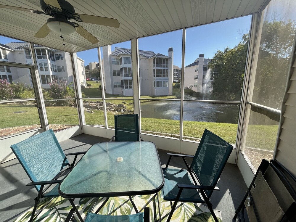 Lovely Water Side Condo! 😊