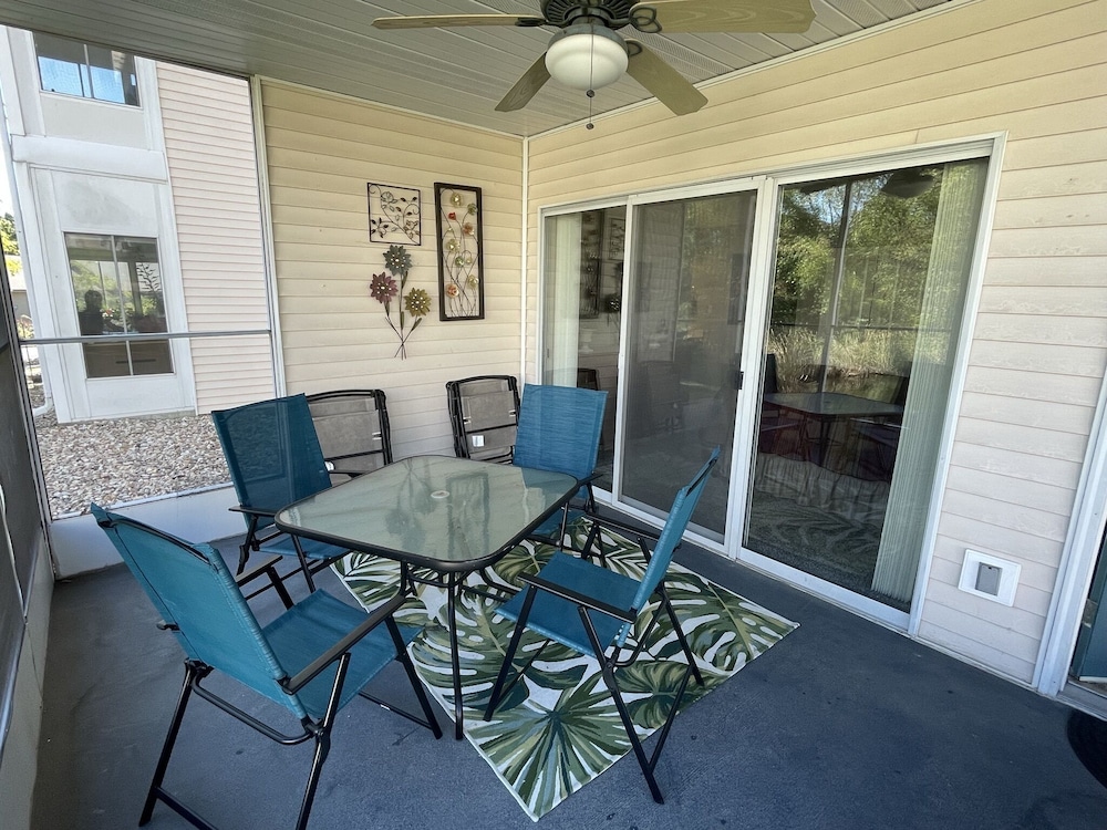 Lovely Water Side Condo! 😊