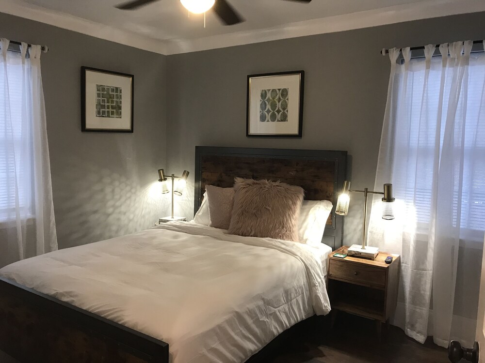 Modern Home Optimist Park close to Uptown, NODA, Plaza Midwood Charlotte Vrbo