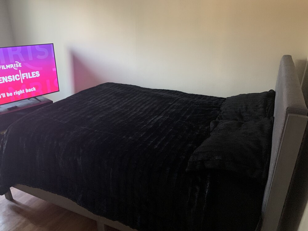 Spacious clean full apartment 20 min from downtown chicago Westmont