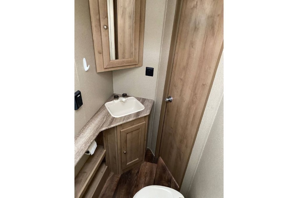 Amazing RV with bunks and enclosed Master Layton Vrbo