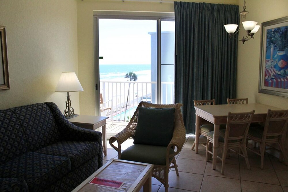 Dream Getaway! Unit w/Kitchen, Beach, Pool, Parking, Near Boardwalk