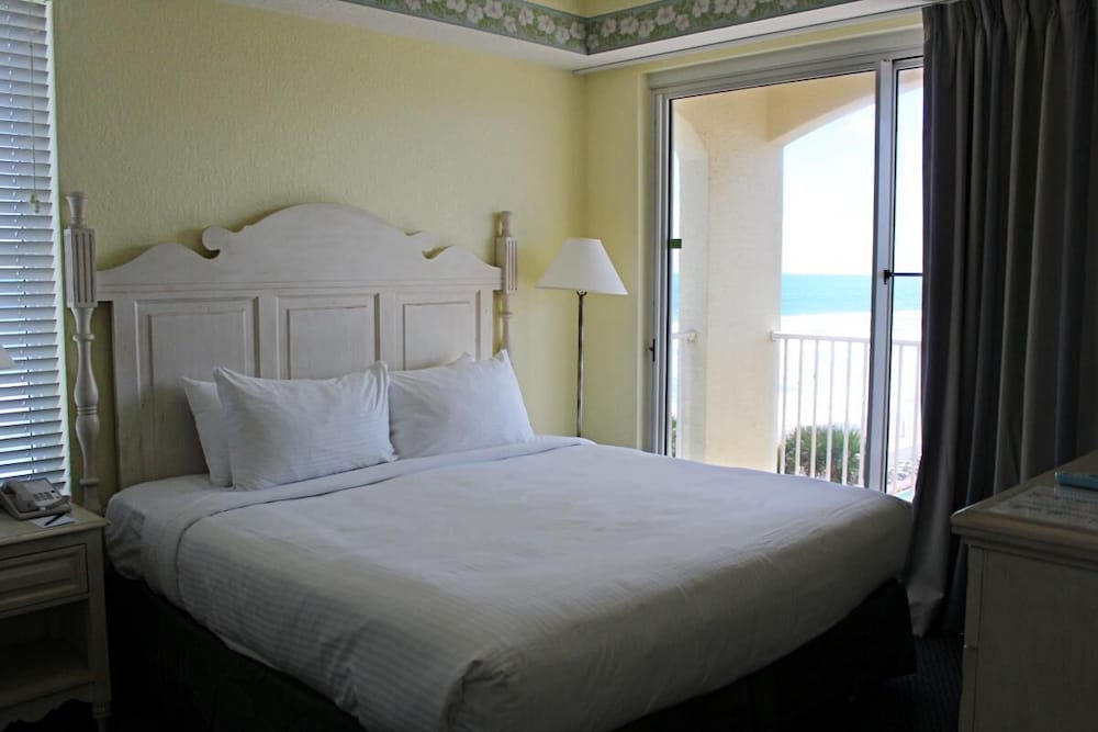 Dream Getaway! Unit w/Kitchen, Beach, Pool, Parking, Near Boardwalk