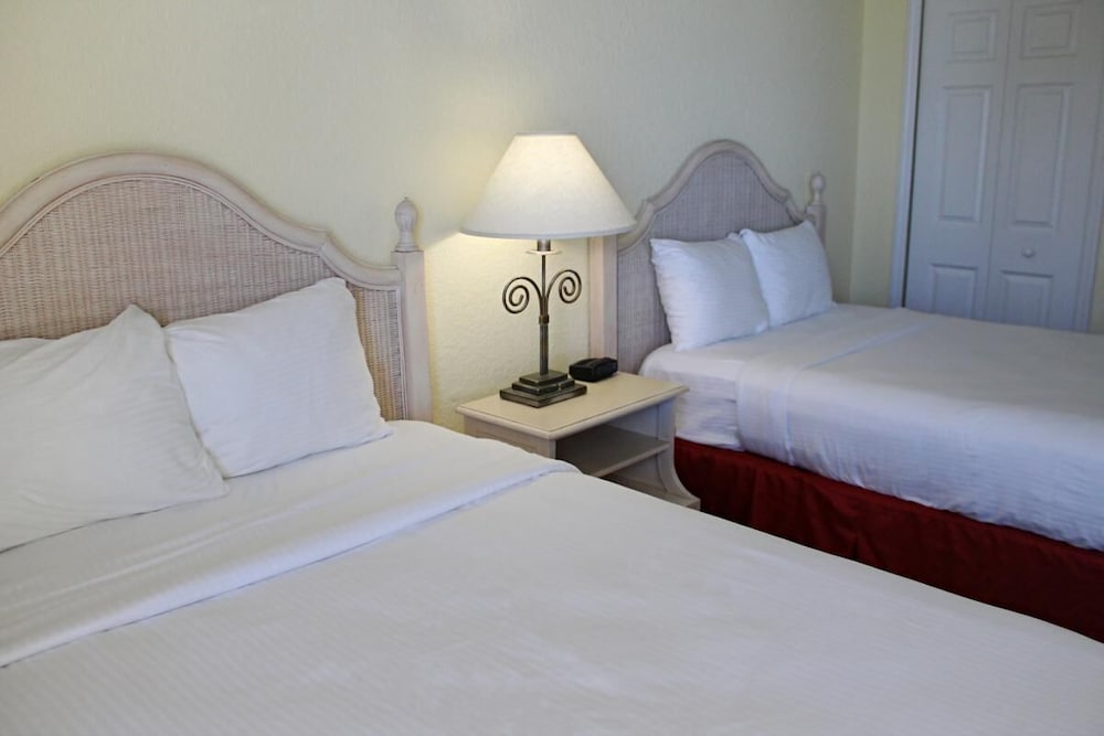 Dream Getaway! Unit w/Kitchen, Beach, Pool, Parking, Near Boardwalk