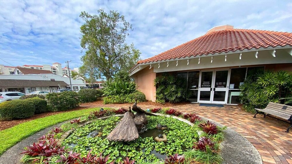 Dream Getaway! Unit w/Kitchen, Beach, Pool, Parking, Near Boardwalk