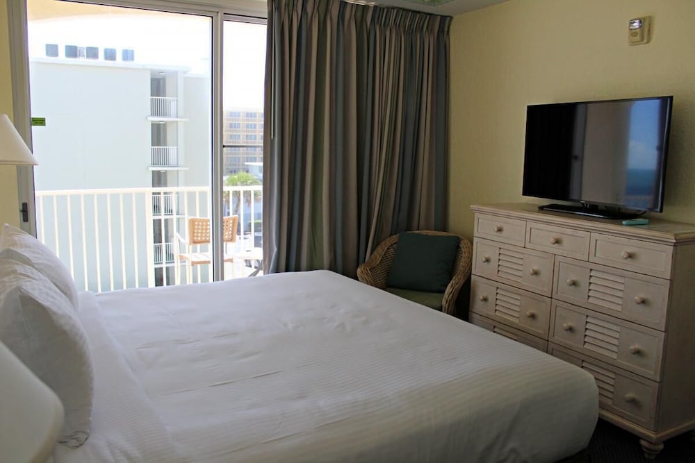 Dream Getaway! Unit w/Kitchen, Beach, Pool, Parking, Near Boardwalk