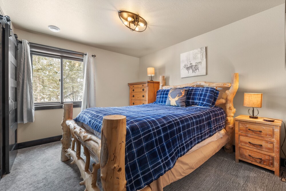 Cabin w/Hot Tub on Terry Peak 10 miles to Deadwood Lawrence County