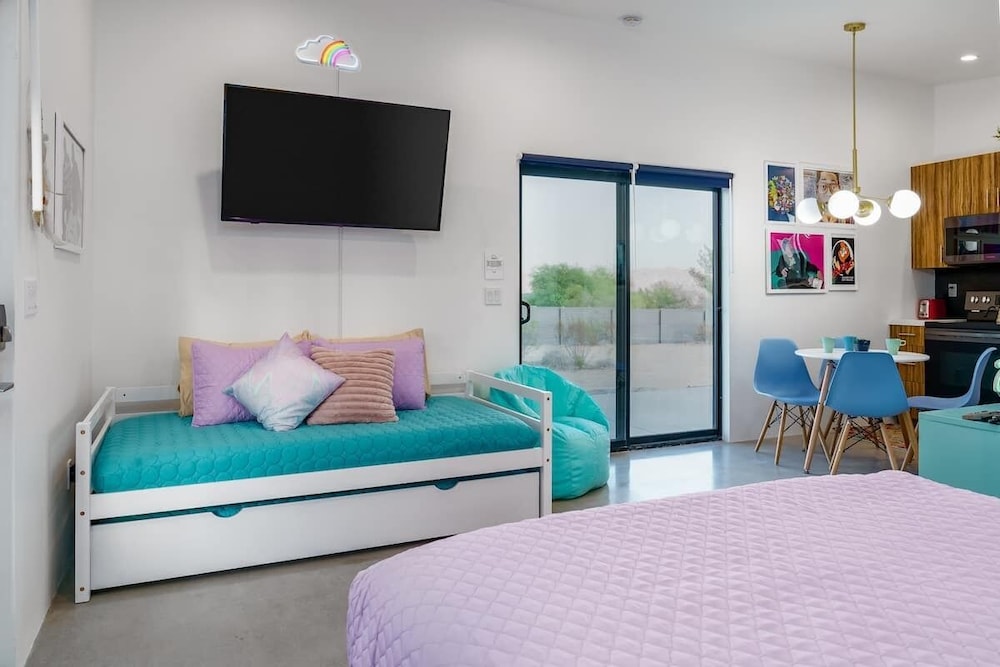 ❤Retro 90s Vibe+Firepit+Hammocks❤