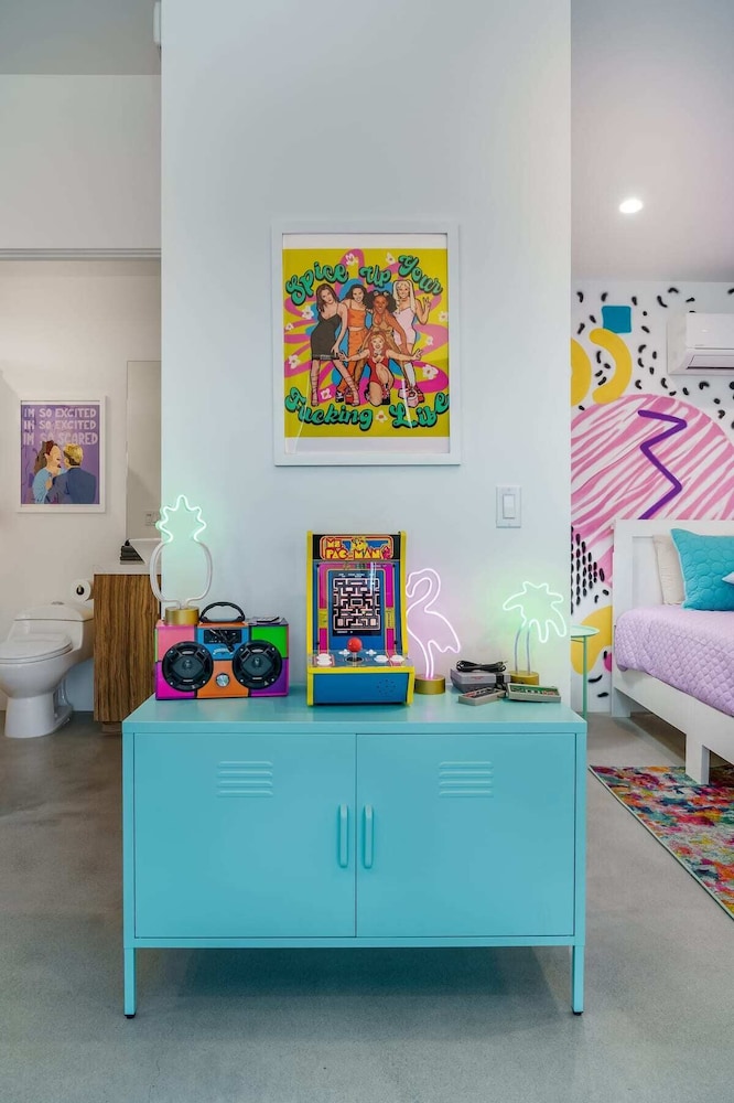 ❤Retro 90s Vibe+Firepit+Hammocks❤