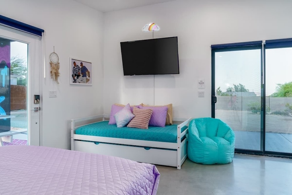 ❤Retro 90s Vibe+Firepit+Hammocks❤