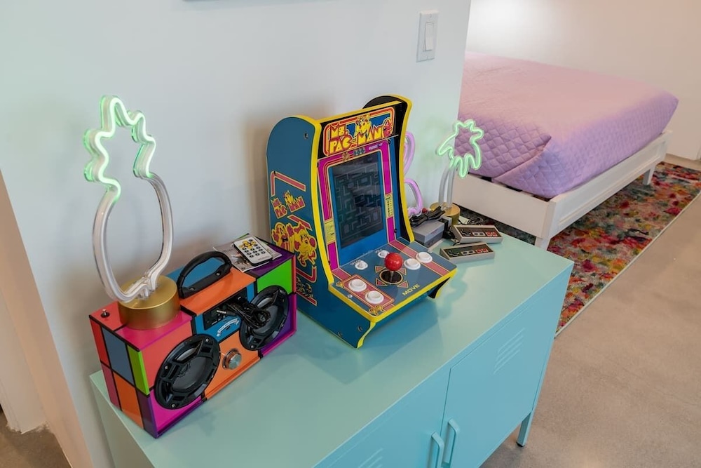 ❤Retro 90s Vibe+Firepit+Hammocks❤