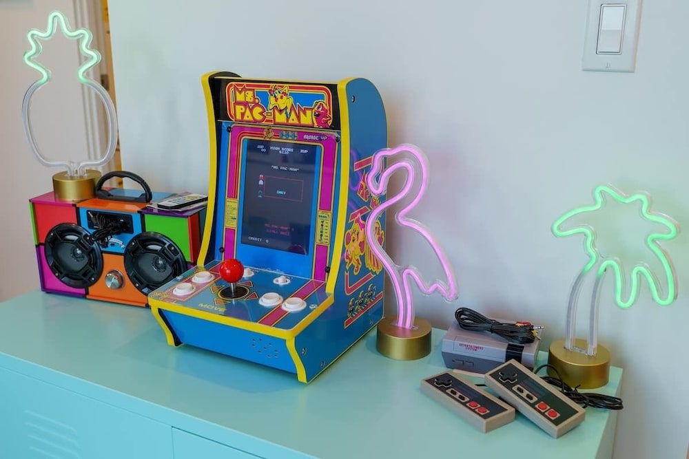 ❤Retro 90s Vibe+Firepit+Hammocks❤