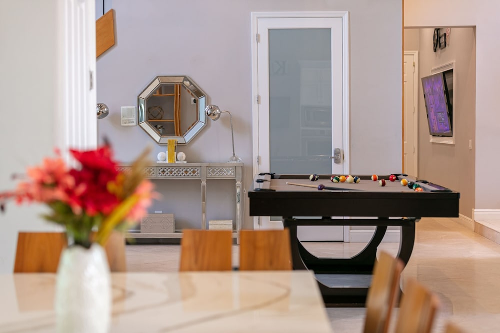 Stunning Contemporary Mansion in Plantation Acres Community