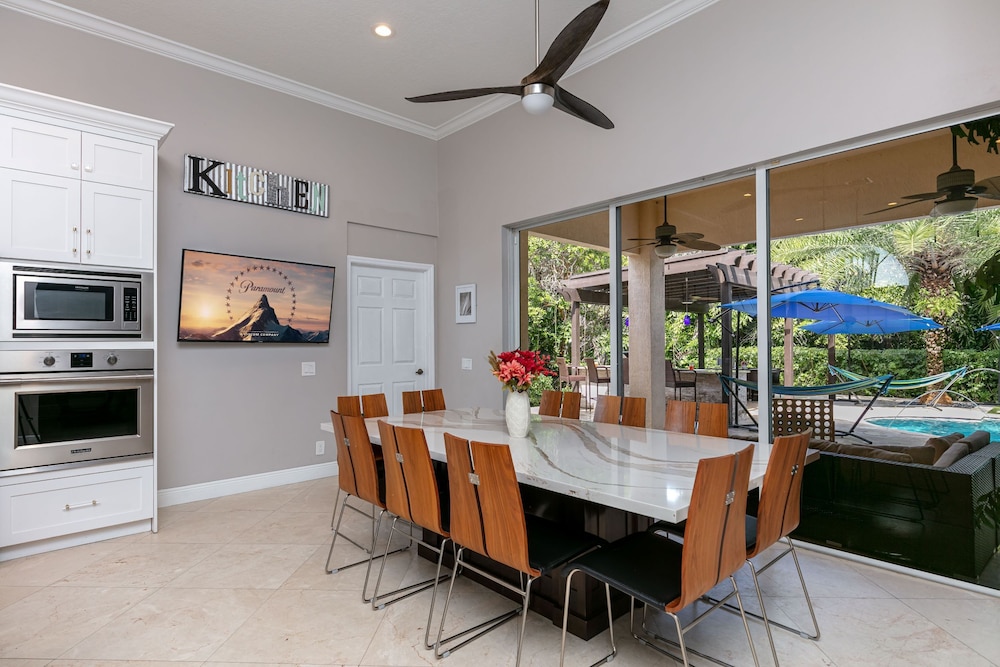 Stunning Contemporary Mansion in Plantation Acres Community