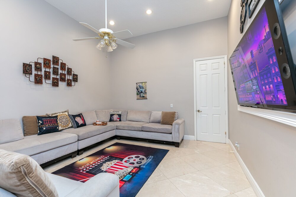 Stunning Contemporary Mansion in Plantation Acres Community