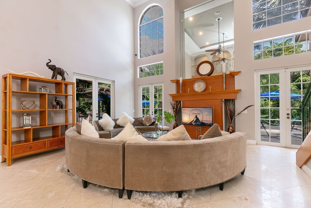 Stunning Contemporary Mansion in Plantation Acres Community