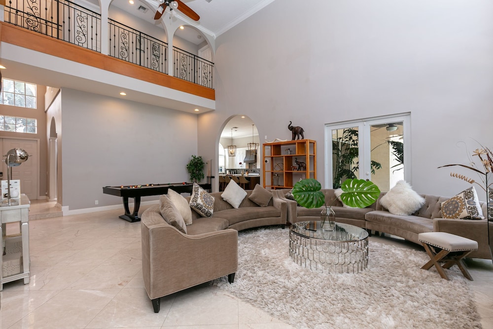 Stunning Contemporary Mansion in Plantation Acres Community