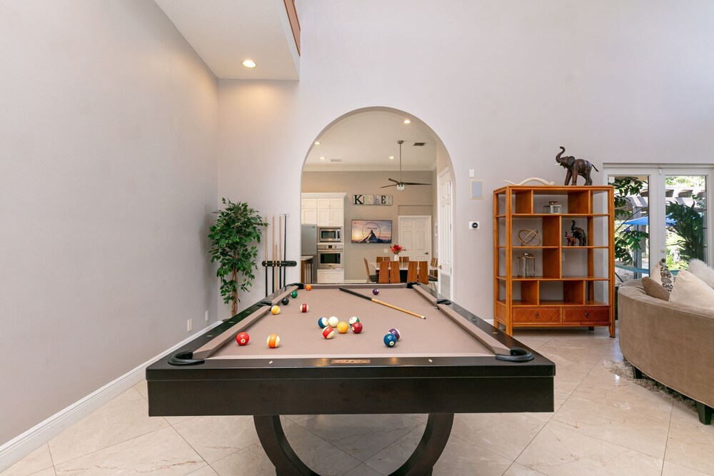 Stunning Contemporary Mansion in Plantation Acres Community