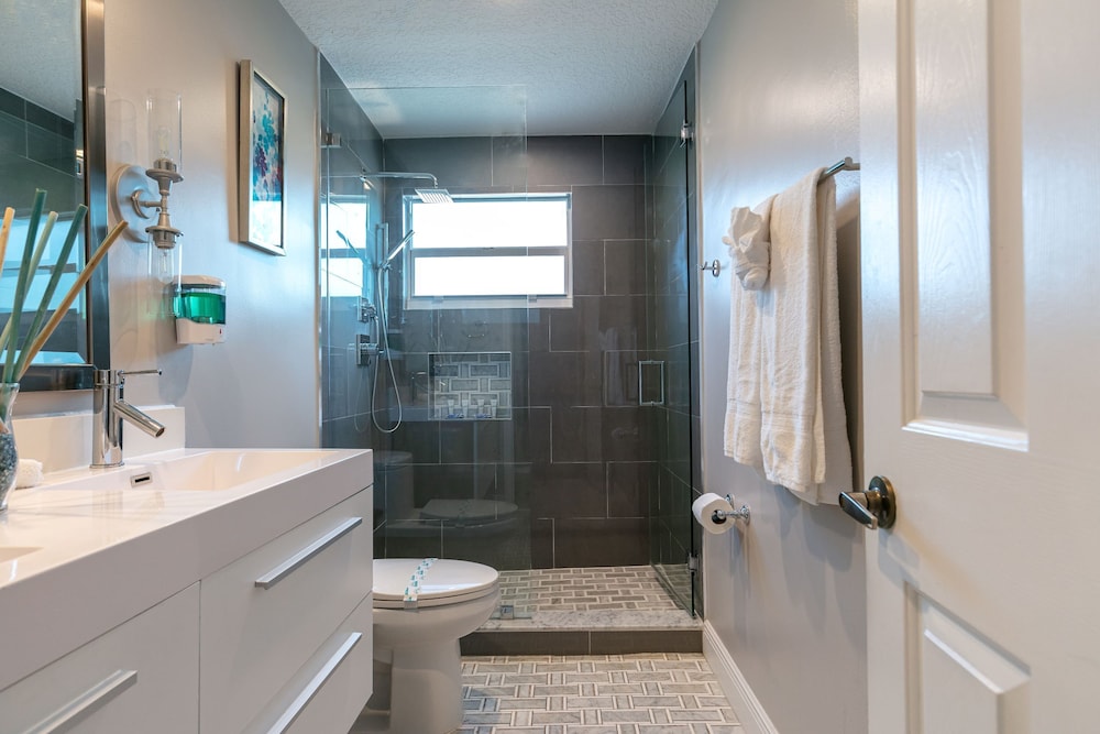 Stunning Contemporary Mansion in Plantation Acres Community