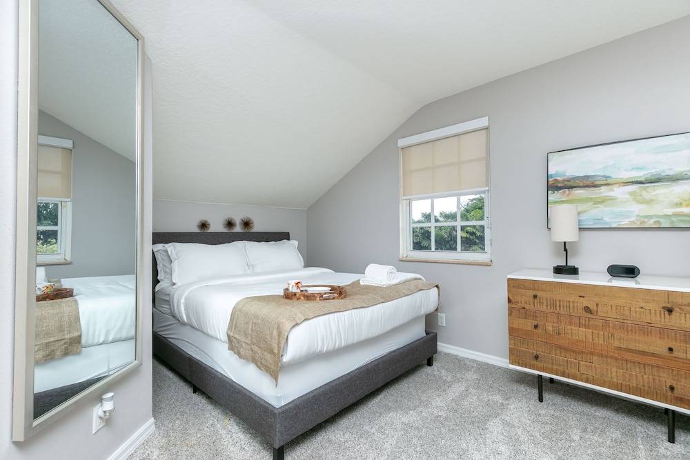 Stunning Contemporary Mansion in Plantation Acres Community