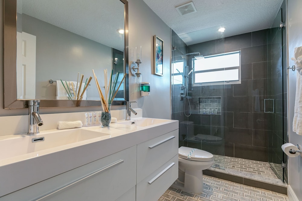 Stunning Contemporary Mansion in Plantation Acres Community