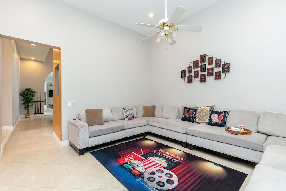 Stunning Contemporary Mansion in Plantation Acres Community