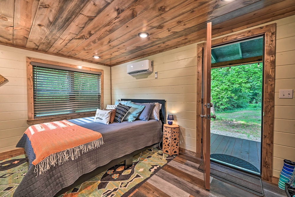 ‘Eagle Nest’ - Eagletown Studio w/ Fire Pit!