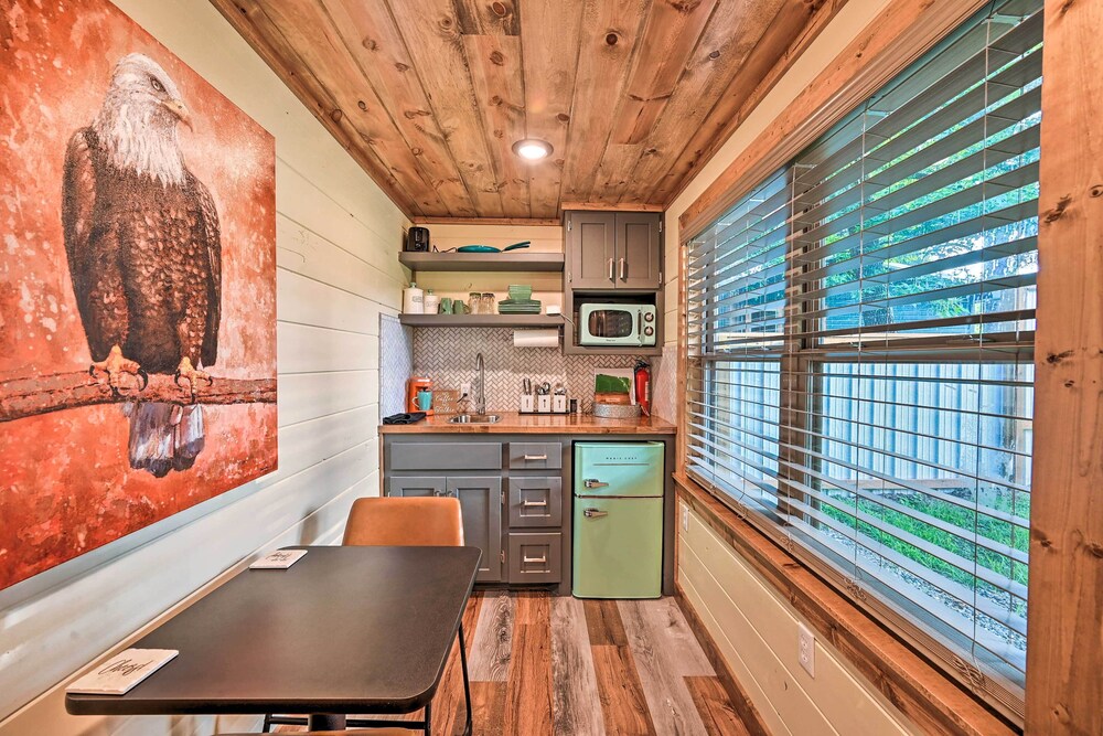 ‘Eagle Nest’ - Eagletown Studio w/ Fire Pit!